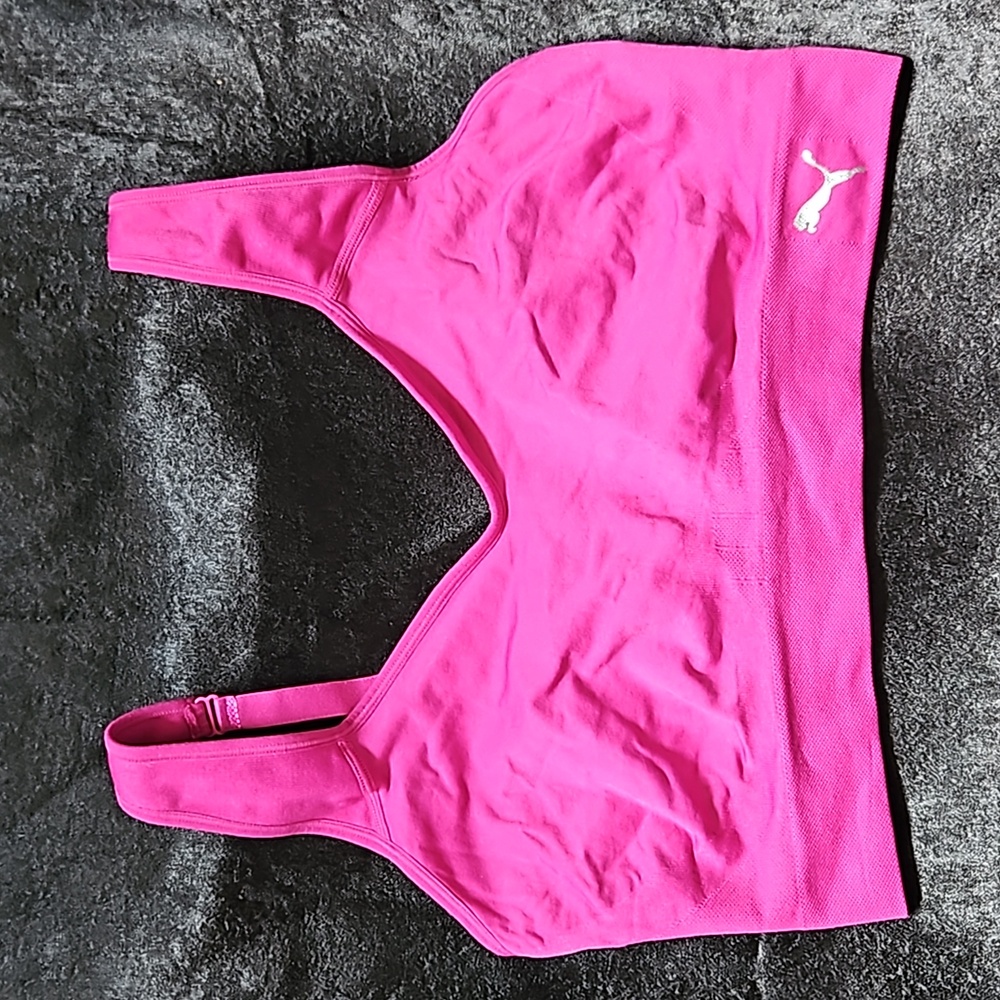 Puma sports bra XL pink in color
